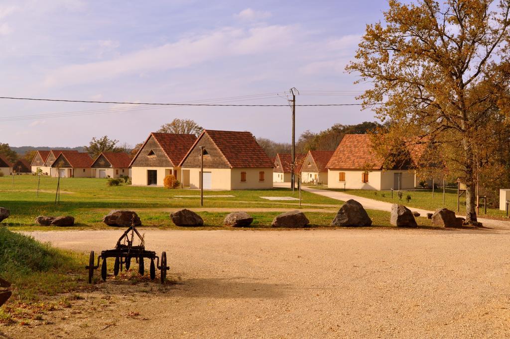 Le Lac Bleu Lacapelle-Marival Exterior photo