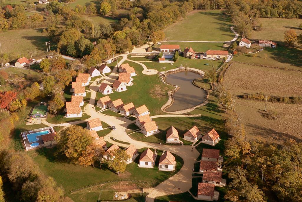 Le Lac Bleu Lacapelle-Marival Exterior photo