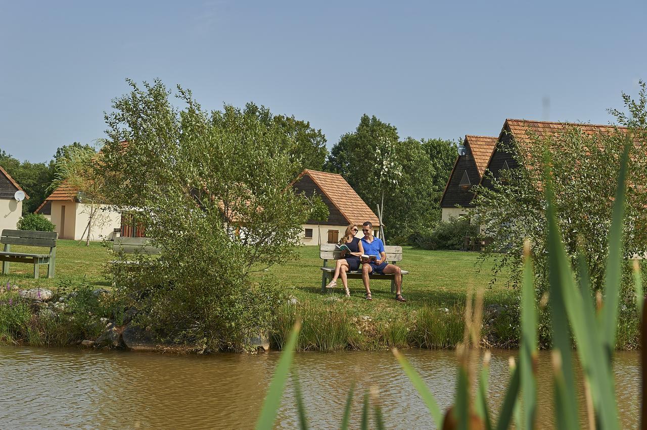 Le Lac Bleu Lacapelle-Marival Exterior photo