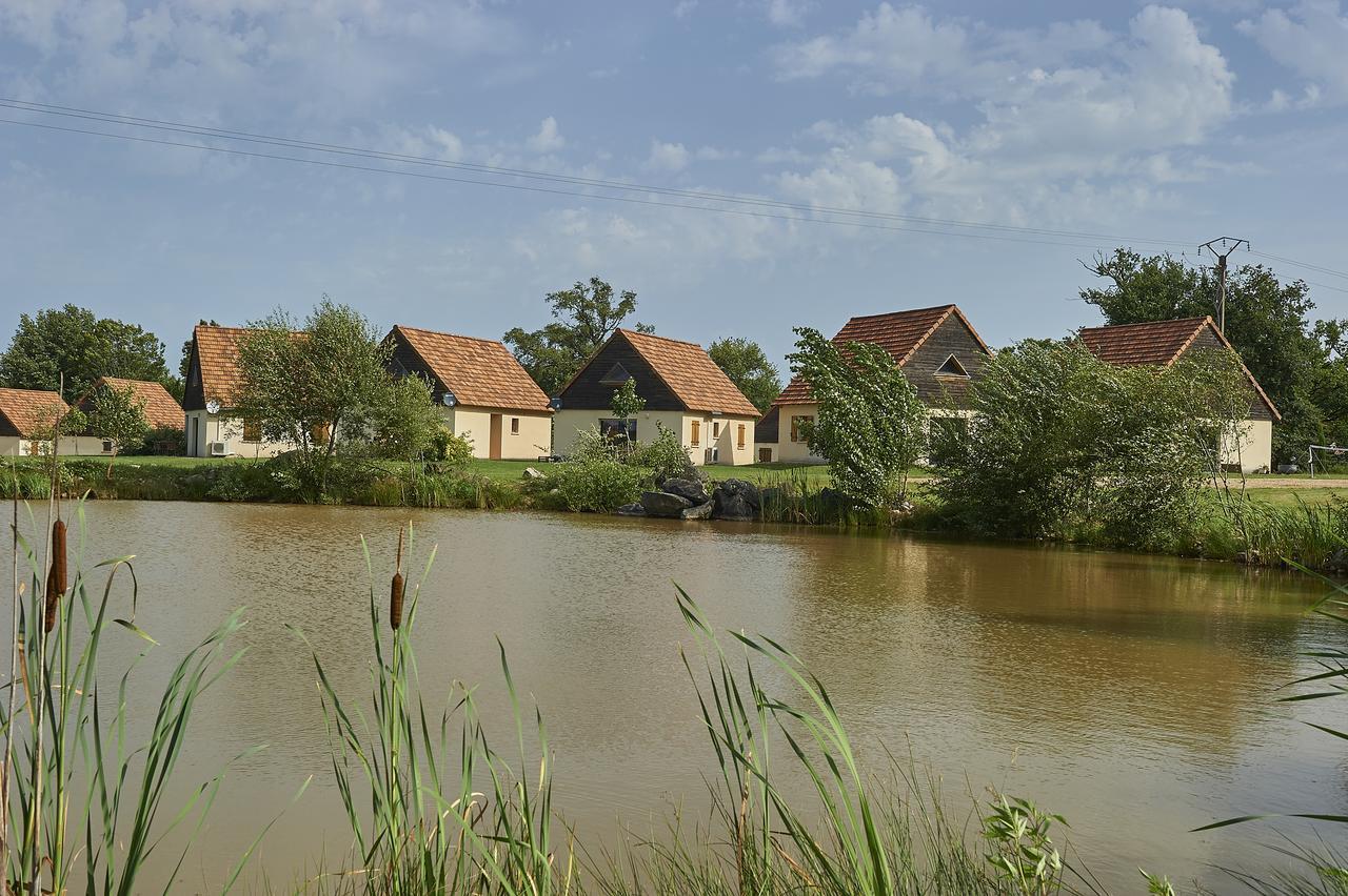 Le Lac Bleu Lacapelle-Marival Exterior photo