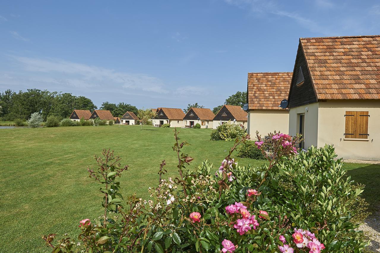 Le Lac Bleu Lacapelle-Marival Exterior photo